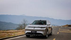40万预算想买大空间新能源SUV？这台车把“大”和“稳”都做明白了