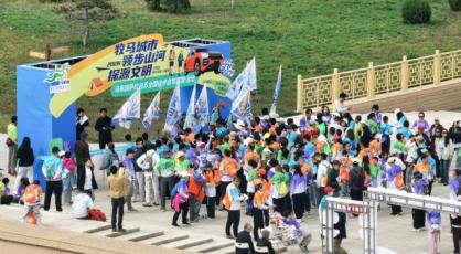 “牧马城市·领步山河·探源文明”2026年乌审旗萨拉乌苏全国徒步自驾露营活动圆满举办